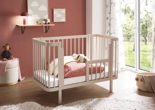 Babybett kaufen: Sicher schlafen, stilvoll wohnen und entspannt auswählen